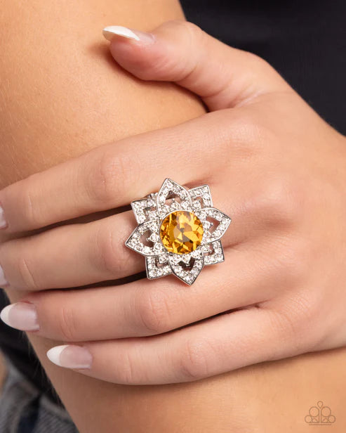 SPADES of Shimmer Bouquet Bliss Pleasant Petals Yellow