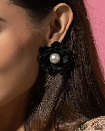 Blooming Backdrop Black