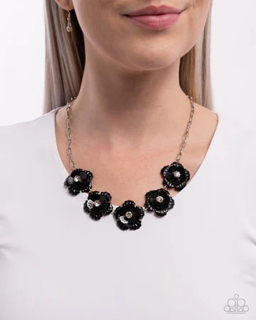 Flower Chains Black