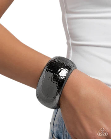 Hammered Hassle Black