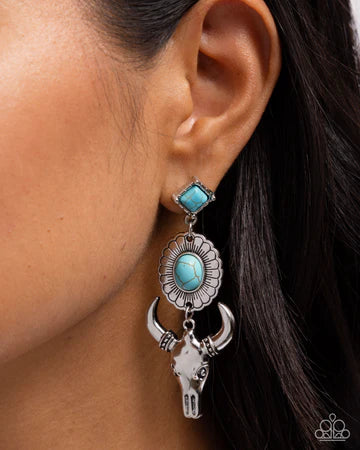 Horseshoe Haute Western Week Western Wardrobe Blue and White Broach Break Blue White Silver