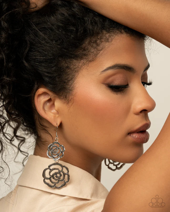 Reminiscent Rosette Silver